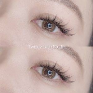 Twiggy Lash Studio 韓系漫畫款/仙子毛美睫作品，束狀感嫁接設計，打造如洋娃娃般無辜可愛的漫畫眼。